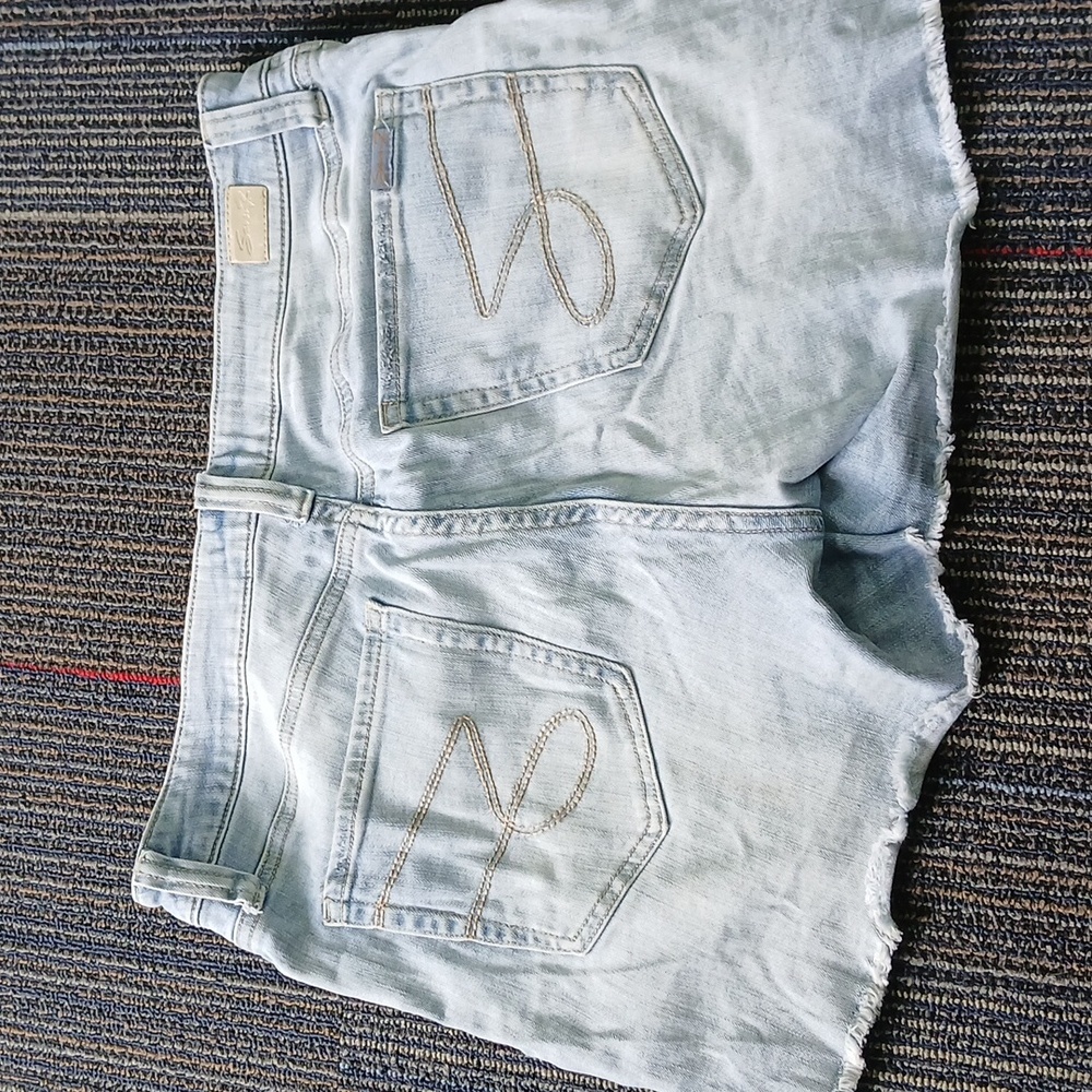 Seven7 Weekend Distressed Jean Shorts Size 10 - Picture 4 of 5
